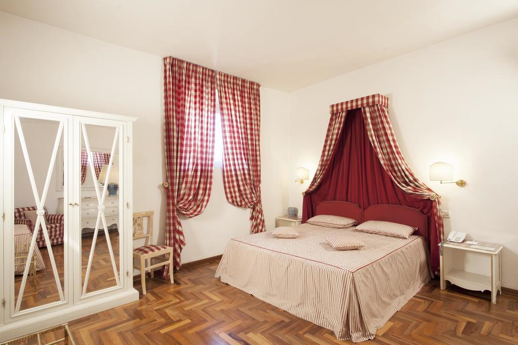 Palazzo Ruspoli Apartment ฟลอเรนซ์ ภายนอก รูปภาพ